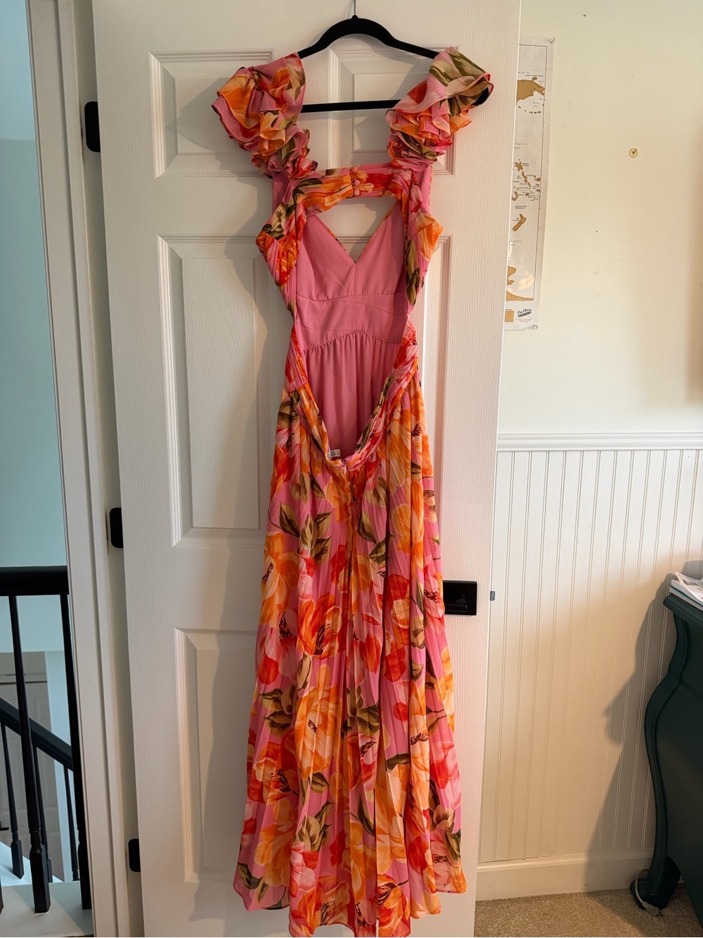 Ever New cut out plisse maxi dress in
orange and pink floral - Picture 5 of 5